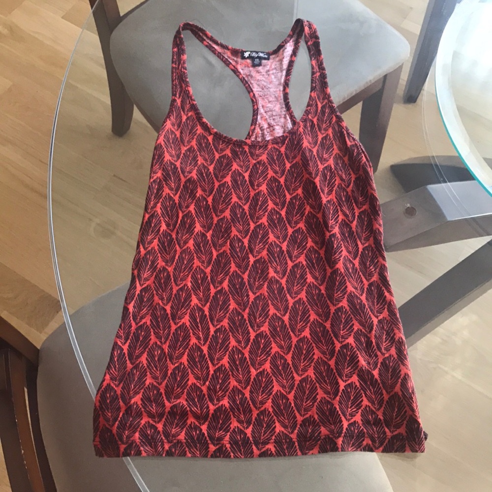Cloth tank top with leaf pattern